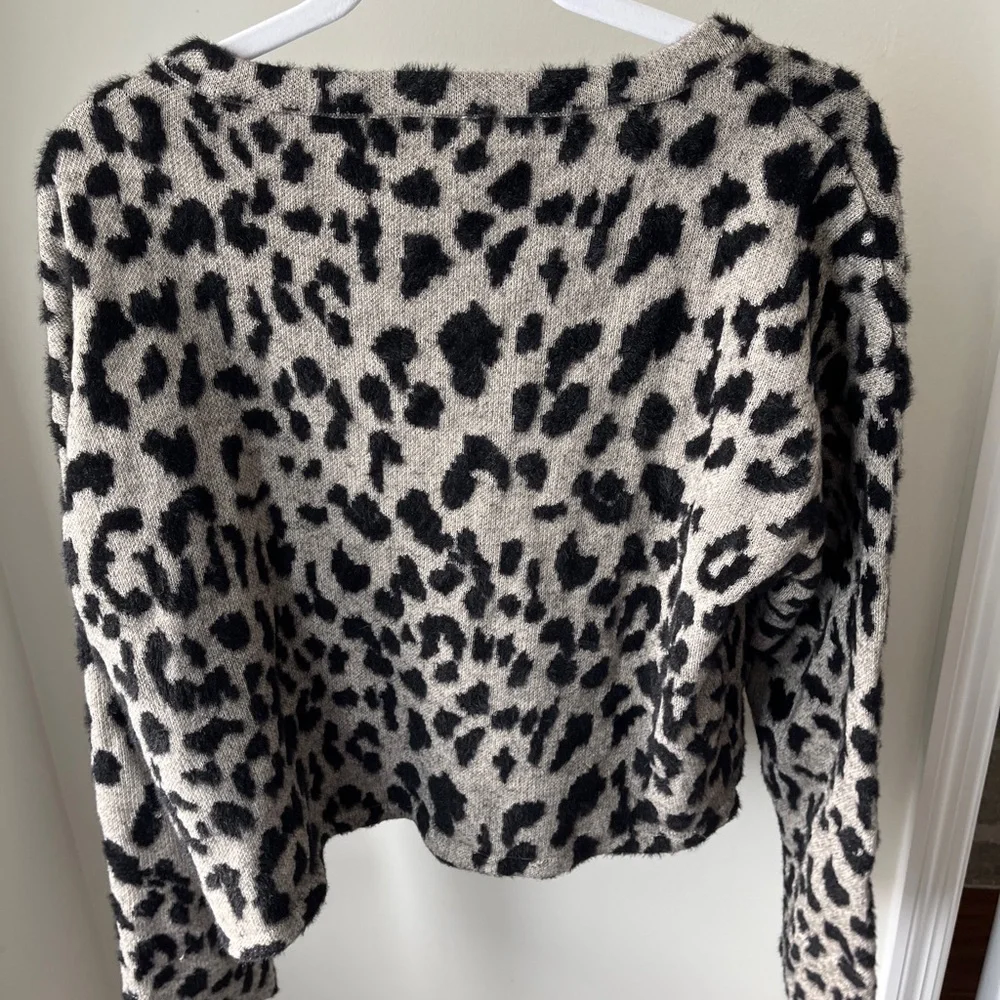 Leopard Print Sweater - Picture 2 of 3